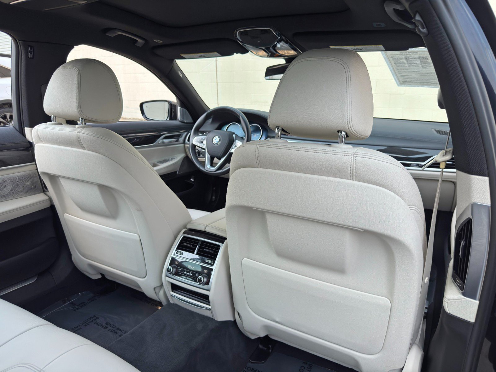 Used 2019 BMW 740i w/ M Sport Package RWD image 39