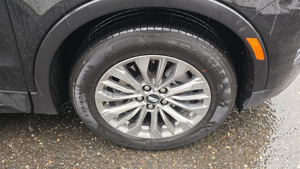 Used 2025 Cadillac XT4 Premium Luxury image 9