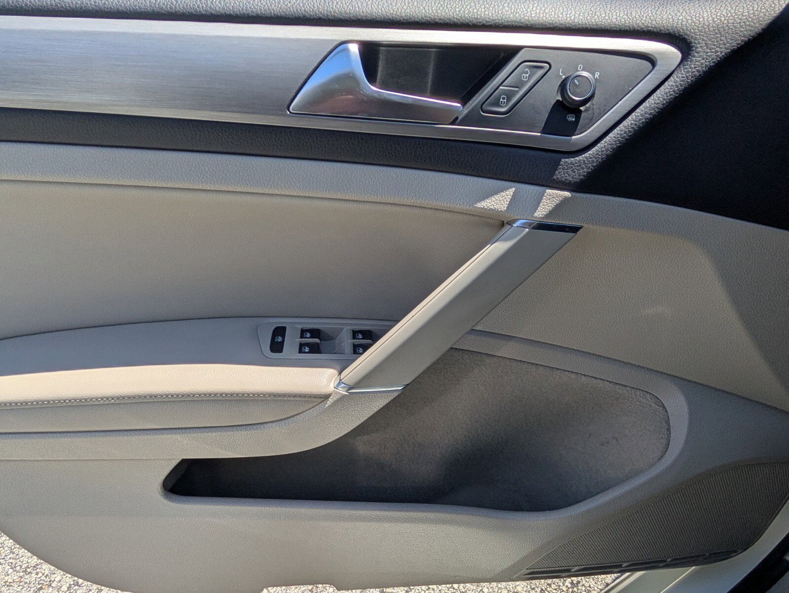 Used 2017 Volkswagen Golf Wolfsburg Edition image 35