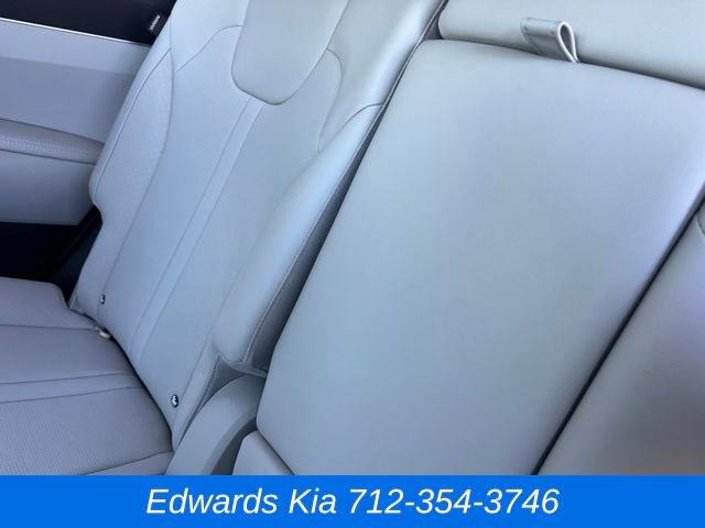 New 2025 Kia Sorento S w/ Panoramic Sunroof Package image 16