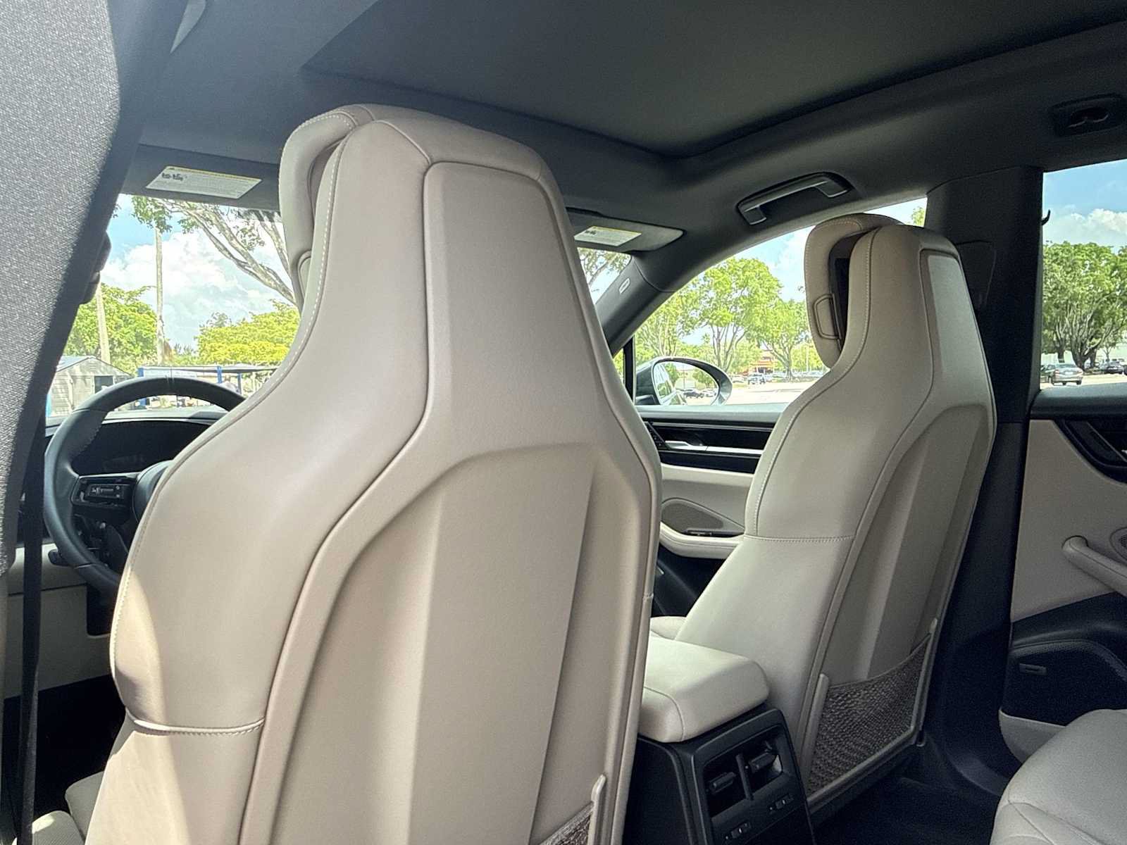 Used 2025 Porsche Macan Electric RWD image 23