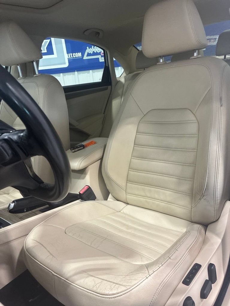 Used 2017 Volkswagen Passat 3.6 SEL Premium FWD image 11