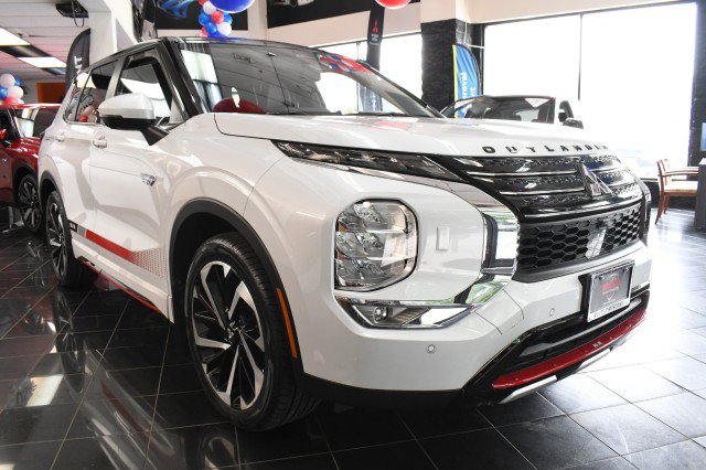 Used 2024 Mitsubishi Outlander Ralliart AWD/4WD image 3