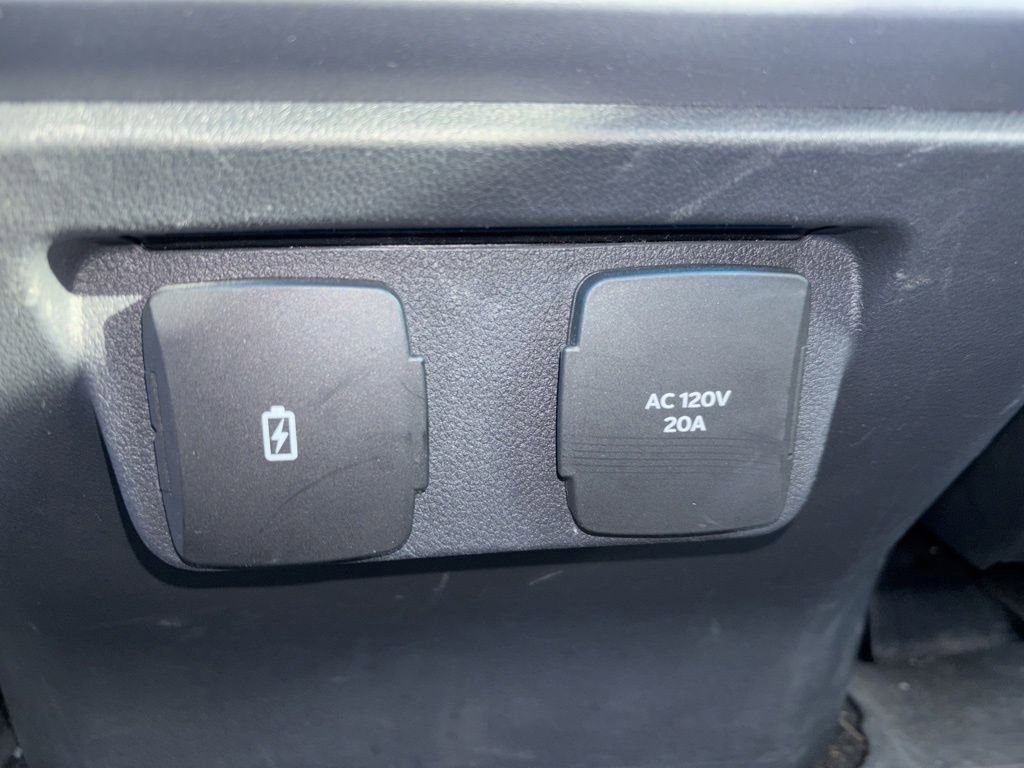 Used 2023 Ford F150 Lightning Lariat image 10