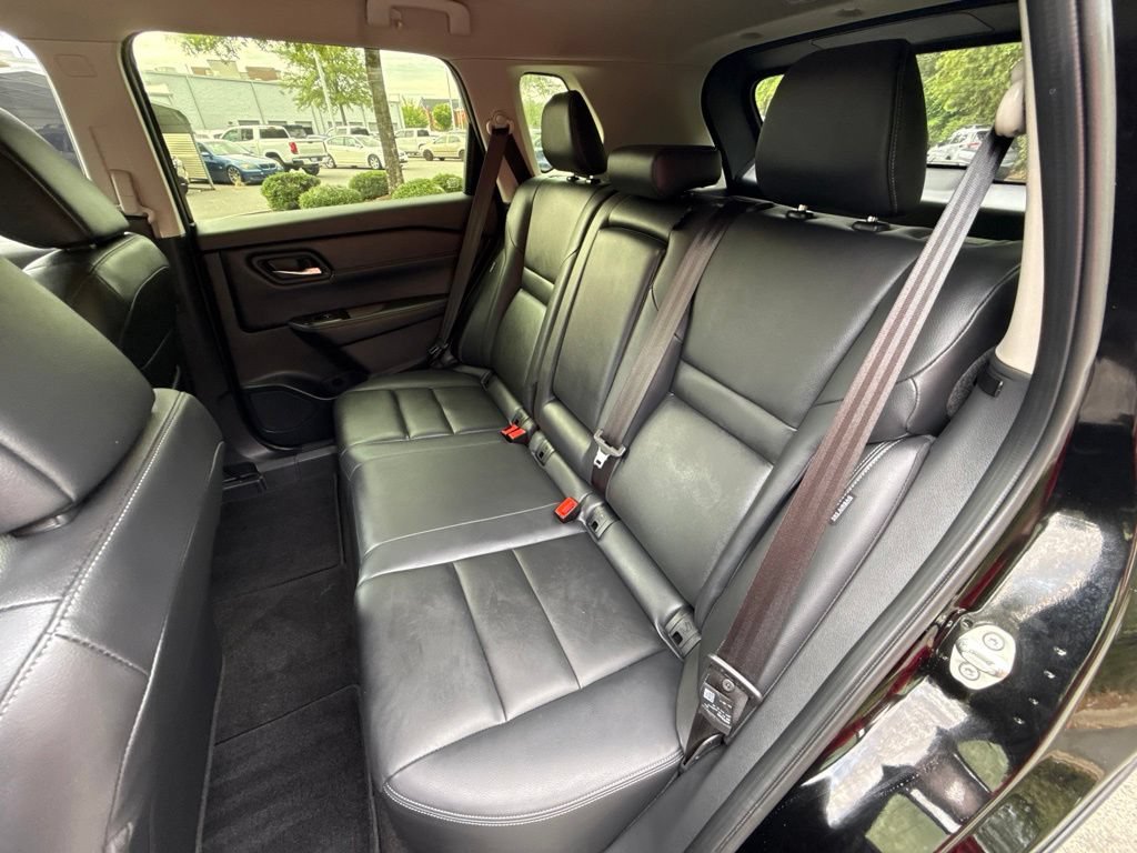 Certified 2025 Nissan Rogue SL FWD image 33