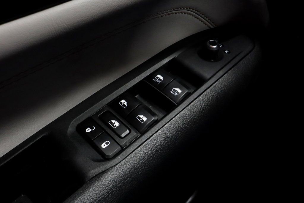 Used 2024 Jeep Compass Limited image 26