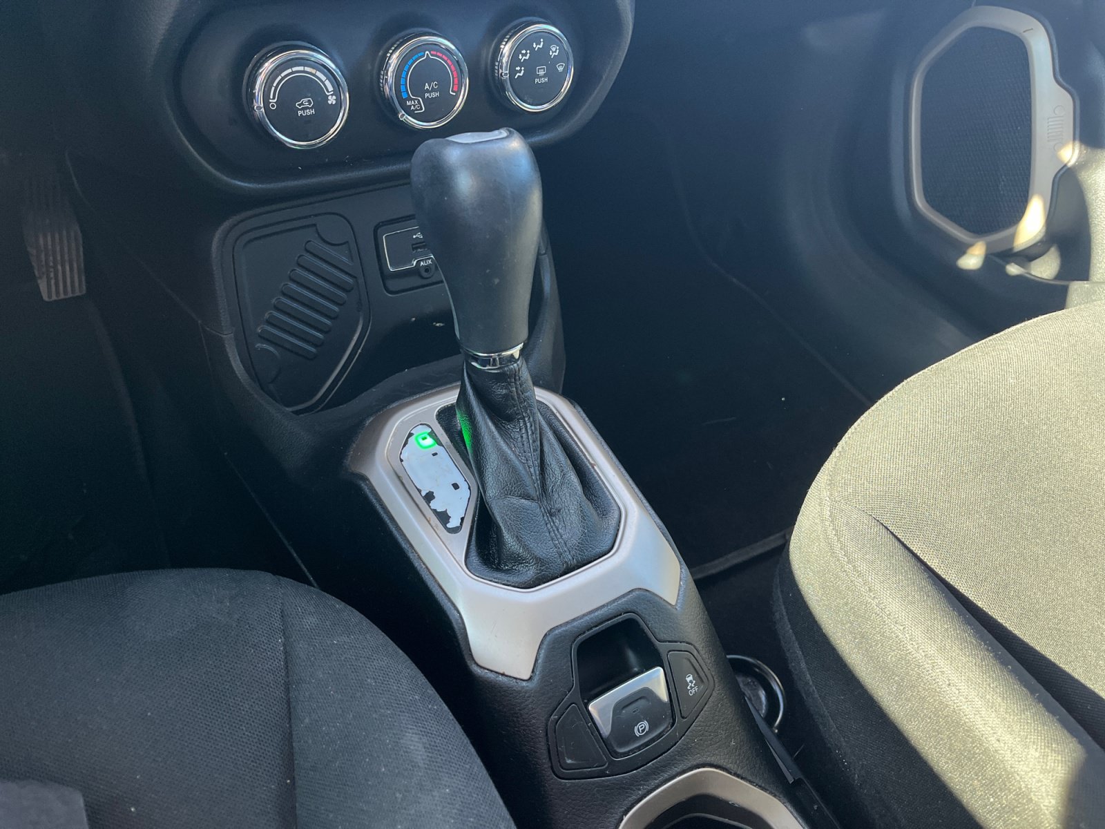 Used 2016 Jeep Renegade Latitude w/ Safety & Security Group FWD image 16
