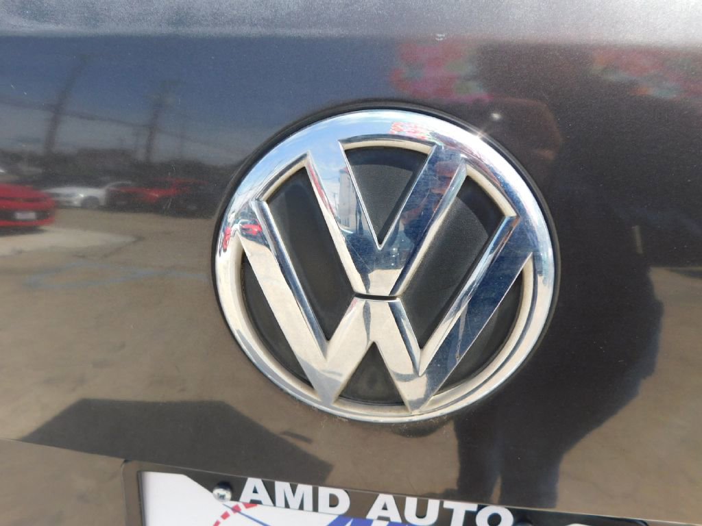Used 2013 Volkswagen Touareg Sport image 14