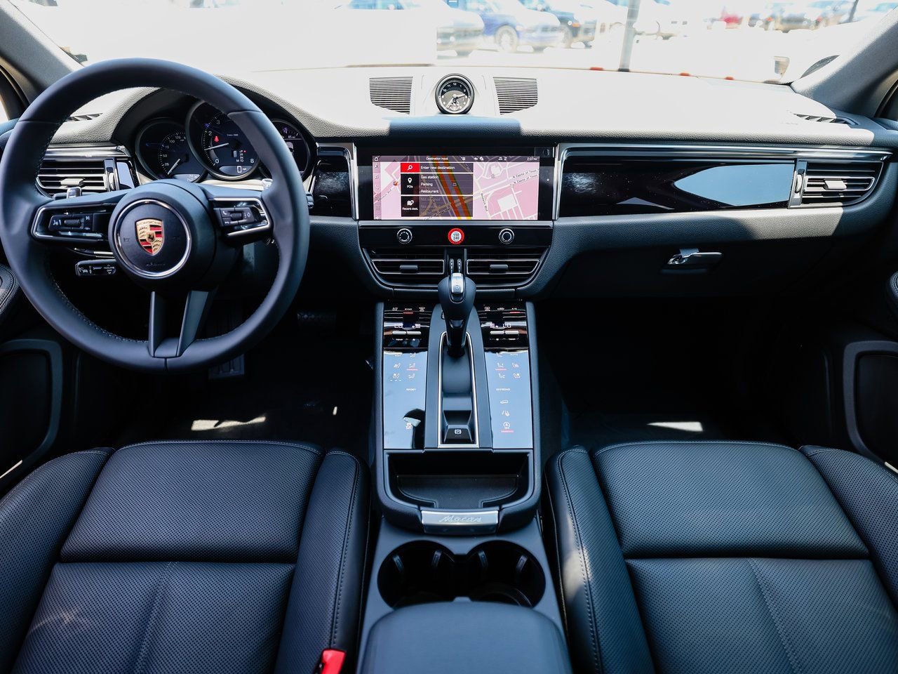 Certified 2025 Porsche Macan AWD/4WD image 24