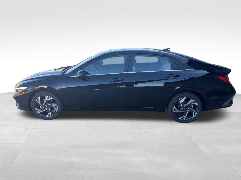 New 2026 Hyundai Elantra Limited FWD image 2