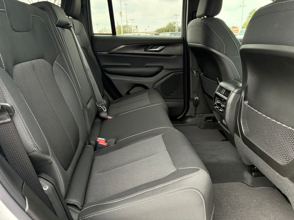 New 2026 Jeep Grand Cherokee Laredo RWD image 5
