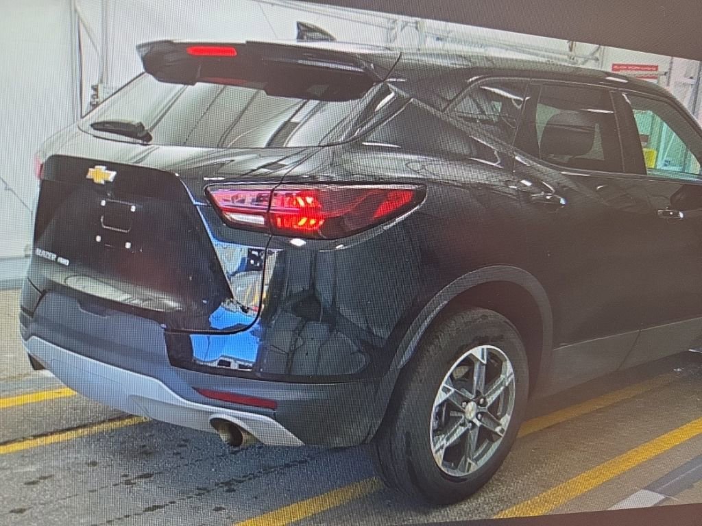 Used 2025 Chevrolet Blazer LT image 3
