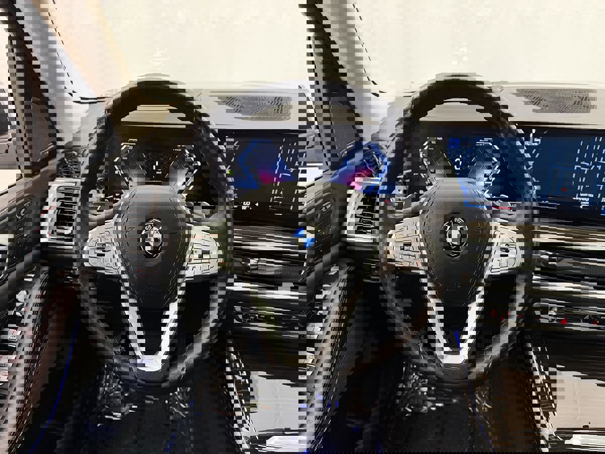 Used 2023 BMW X7 xDrive40i w/ Premium Package image 12