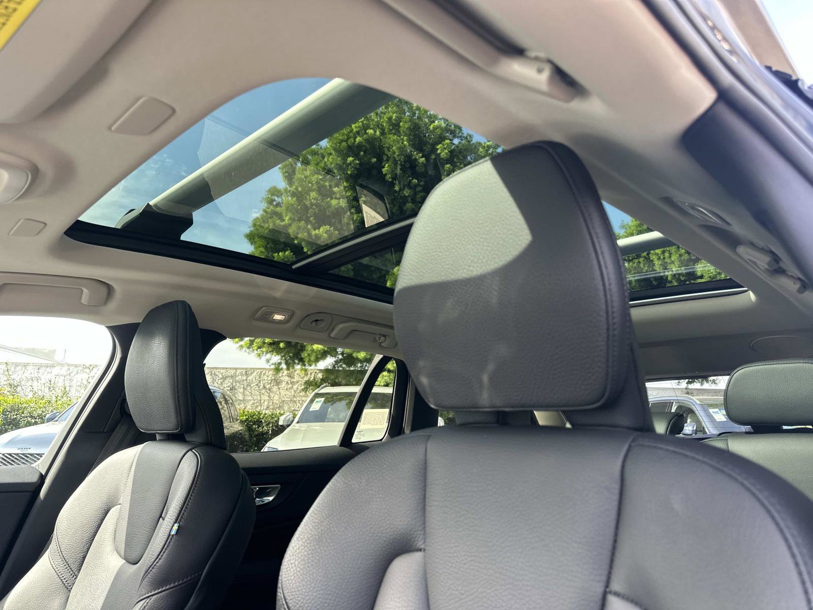 Certified 2023 Volvo V60 B5 Cross Country Plus w/ Climate Package image 29