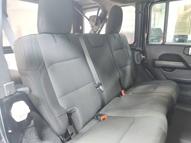 Used 2023 Jeep Wrangler Unlimited Sahara w/ Cold Weather Group AWD/4WD image 41