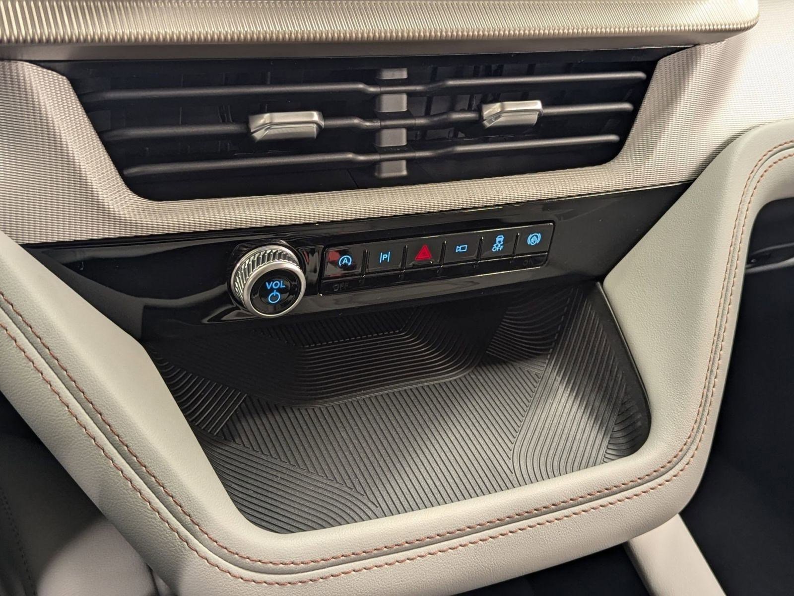 New 2026 Ford Explorer Active w/ Active Comfort Package image 24