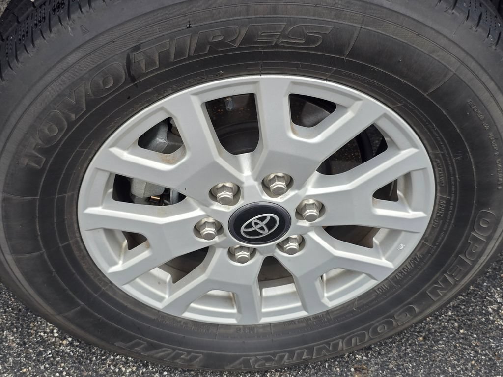 Certified 2024 Toyota Tacoma SR5 AWD/4WD image 10