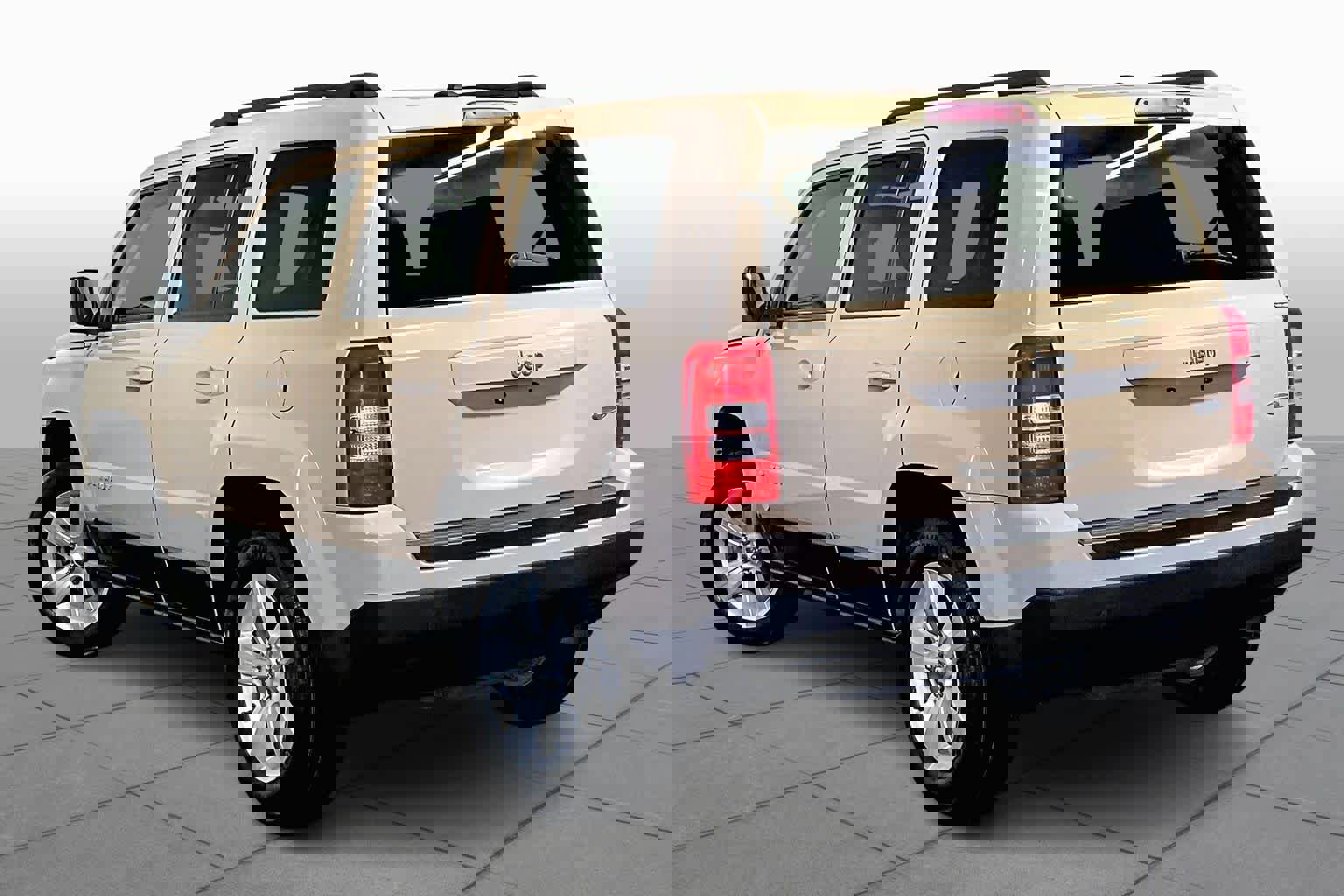 Used 2017 Jeep Patriot Latitude image 12