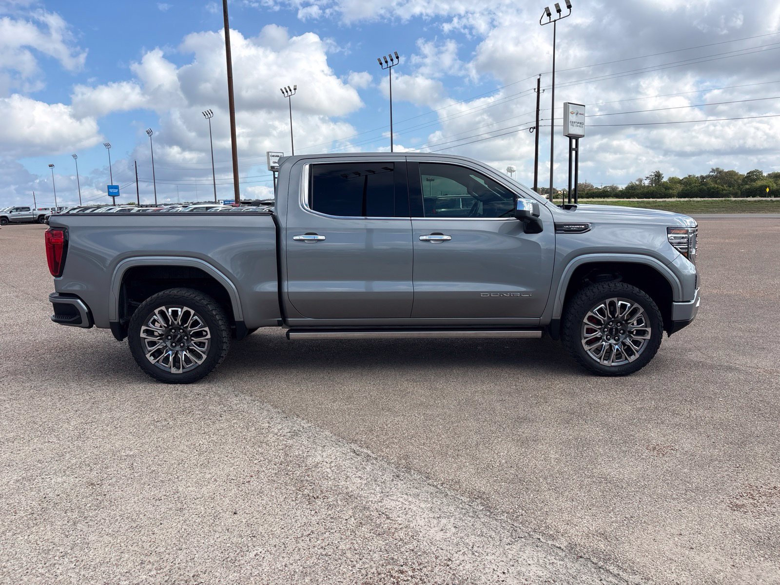 Used 2023 GMC Sierra 1500 Denali Ultimate AWD/4WD image 7