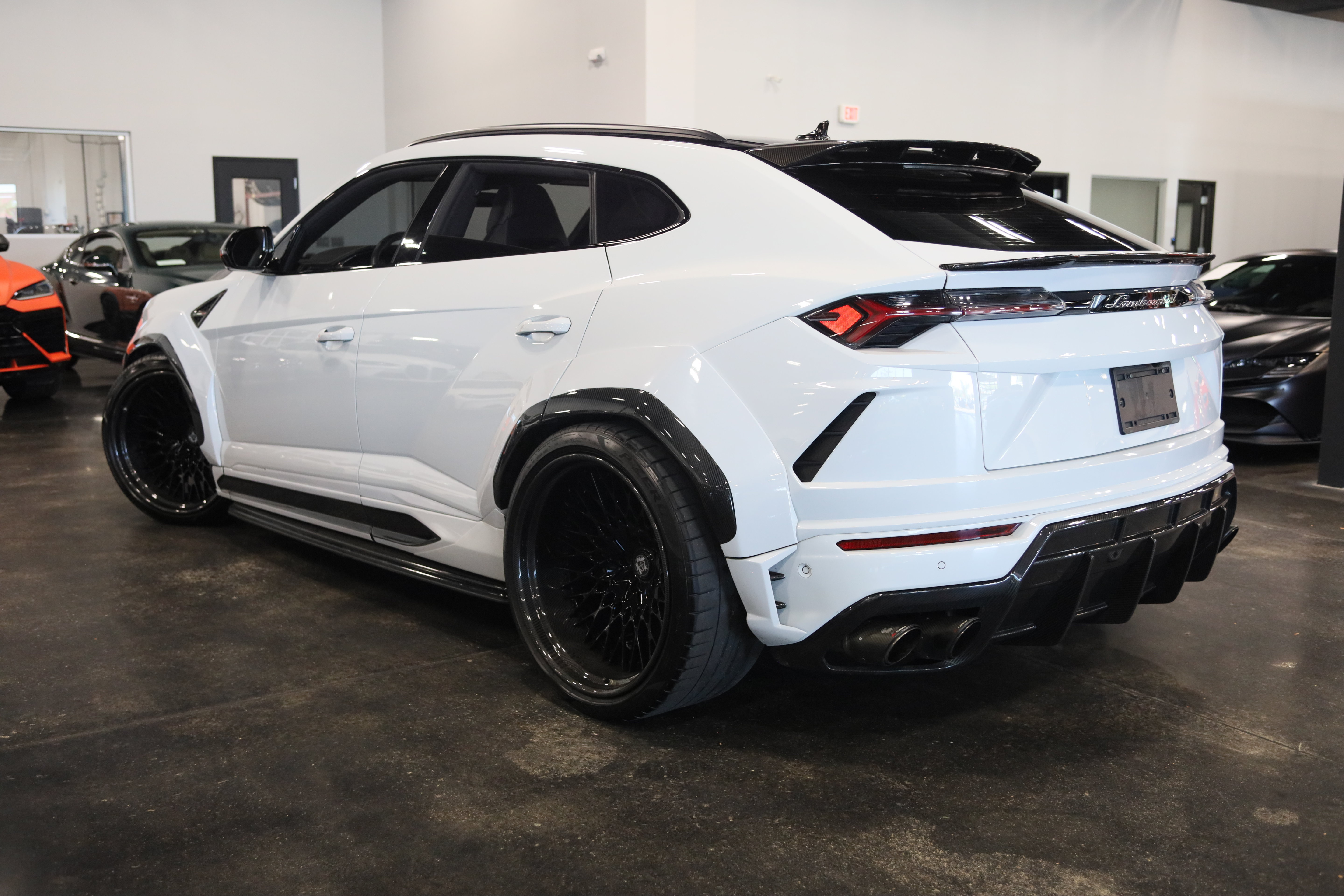 Used 2019 Lamborghini Urus AWD/4WD image 4