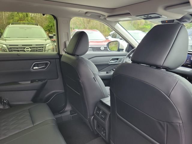 Used 2026 Nissan Rogue Platinum w/ Platinum Premium Package image 28