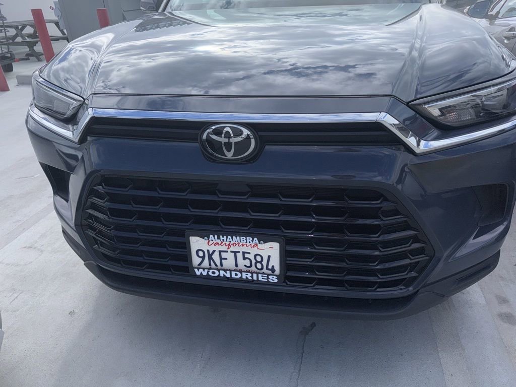 Used 2024 Toyota Grand Highlander XLE image 3