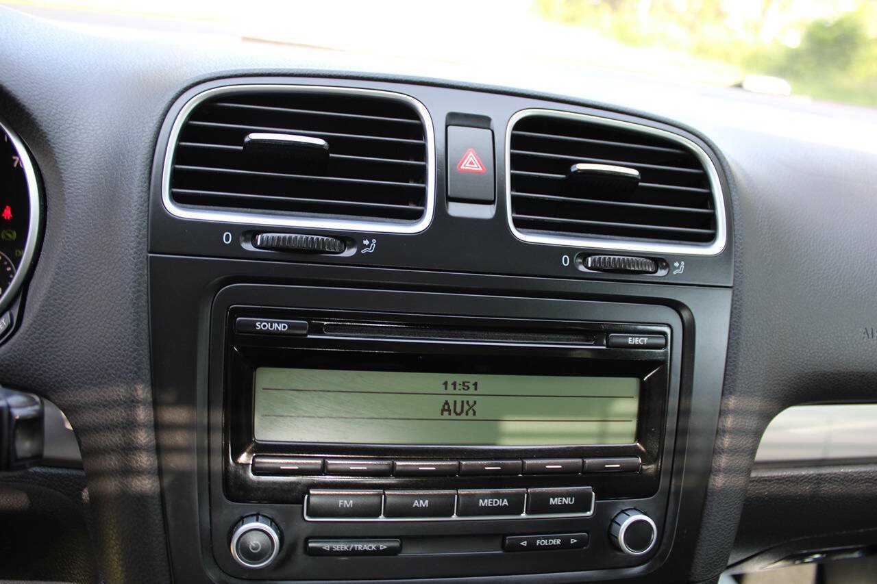 Used 2011 Volkswagen Golf 4-Door FWD image 21