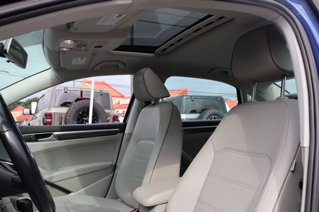 Used 2017 Volkswagen Passat 1.8T SE FWD image 13