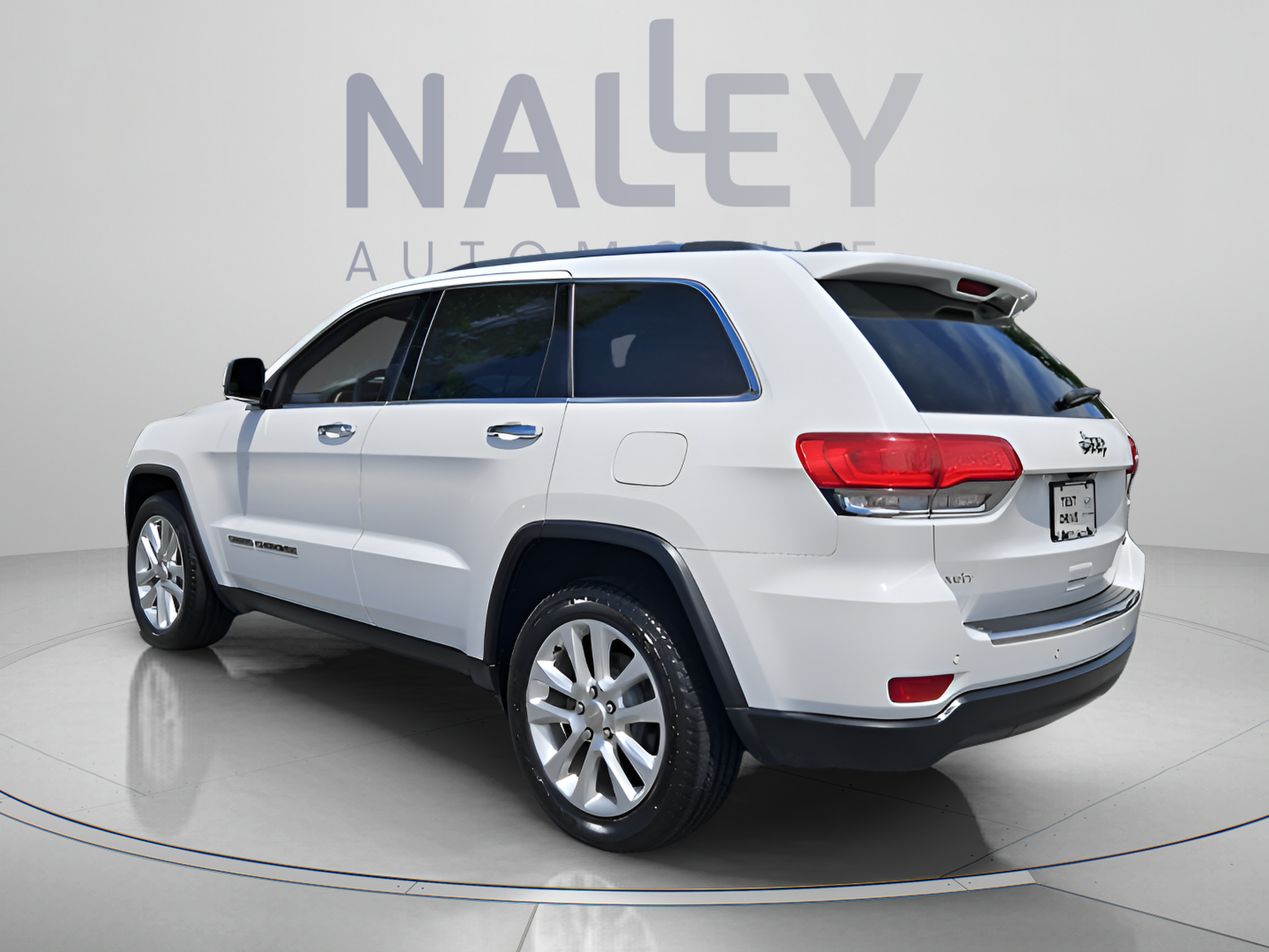 Used 2017 Jeep Grand Cherokee Limited RWD image 3