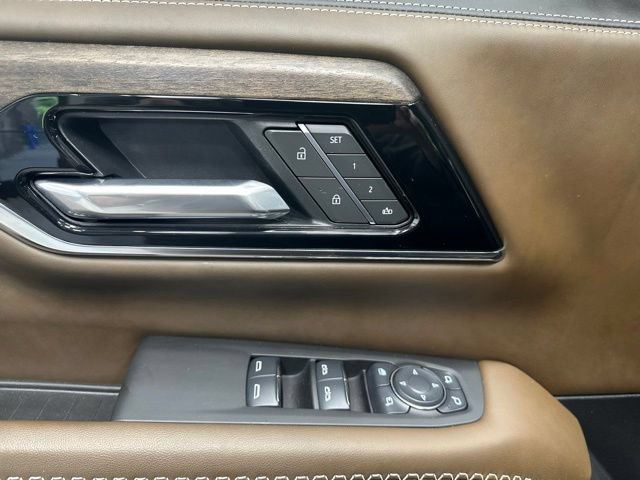 Used 2025 GMC Yukon XL Denali Ultimate AWD/4WD image 16