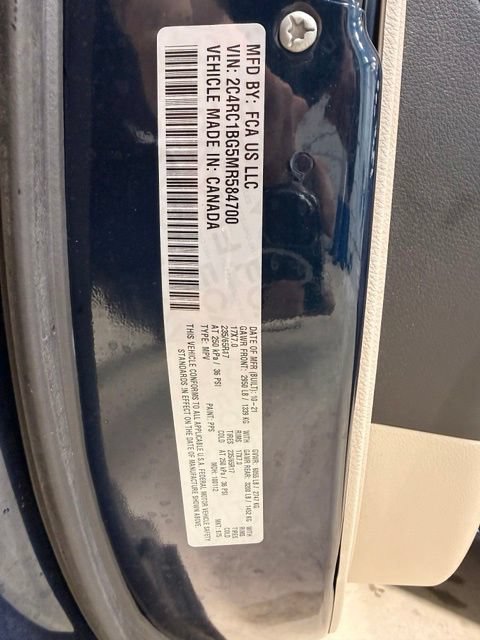 Used 2021 Chrysler Pacifica Touring-L FWD image 10