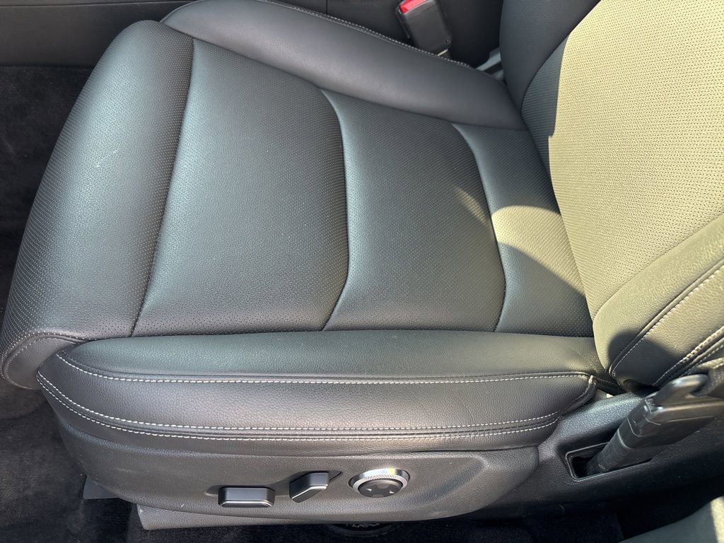 Used 2025 Genesis GV70 2.5T Select w/ Select Package image 12