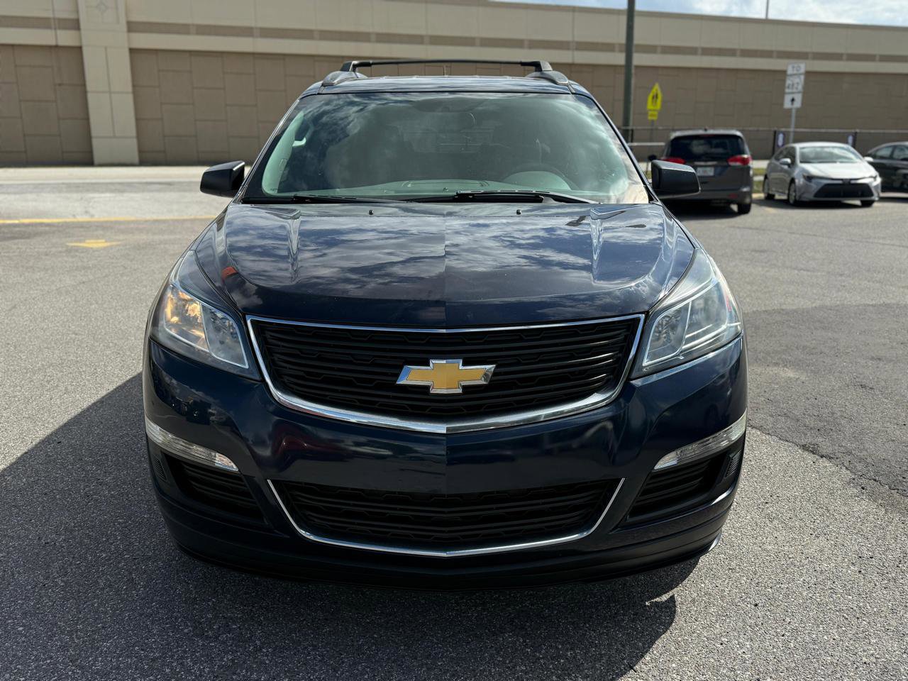 Used 2017 Chevrolet Traverse LS FWD image 4
