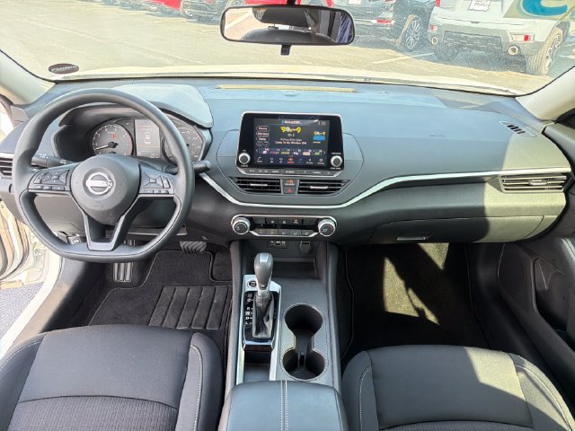 Used 2025 Nissan Altima 2.5 S FWD image 14