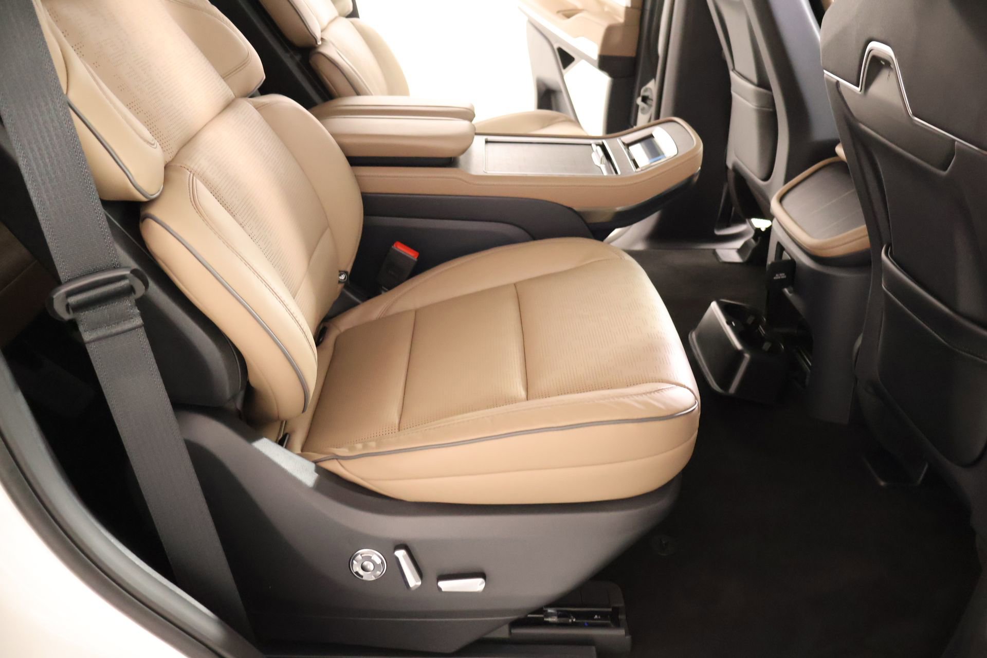 New 2026 Lincoln Navigator Black Label AWD/4WD image 16