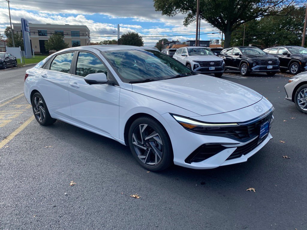 Certified 2024 Hyundai Elantra Limited FWD image 1