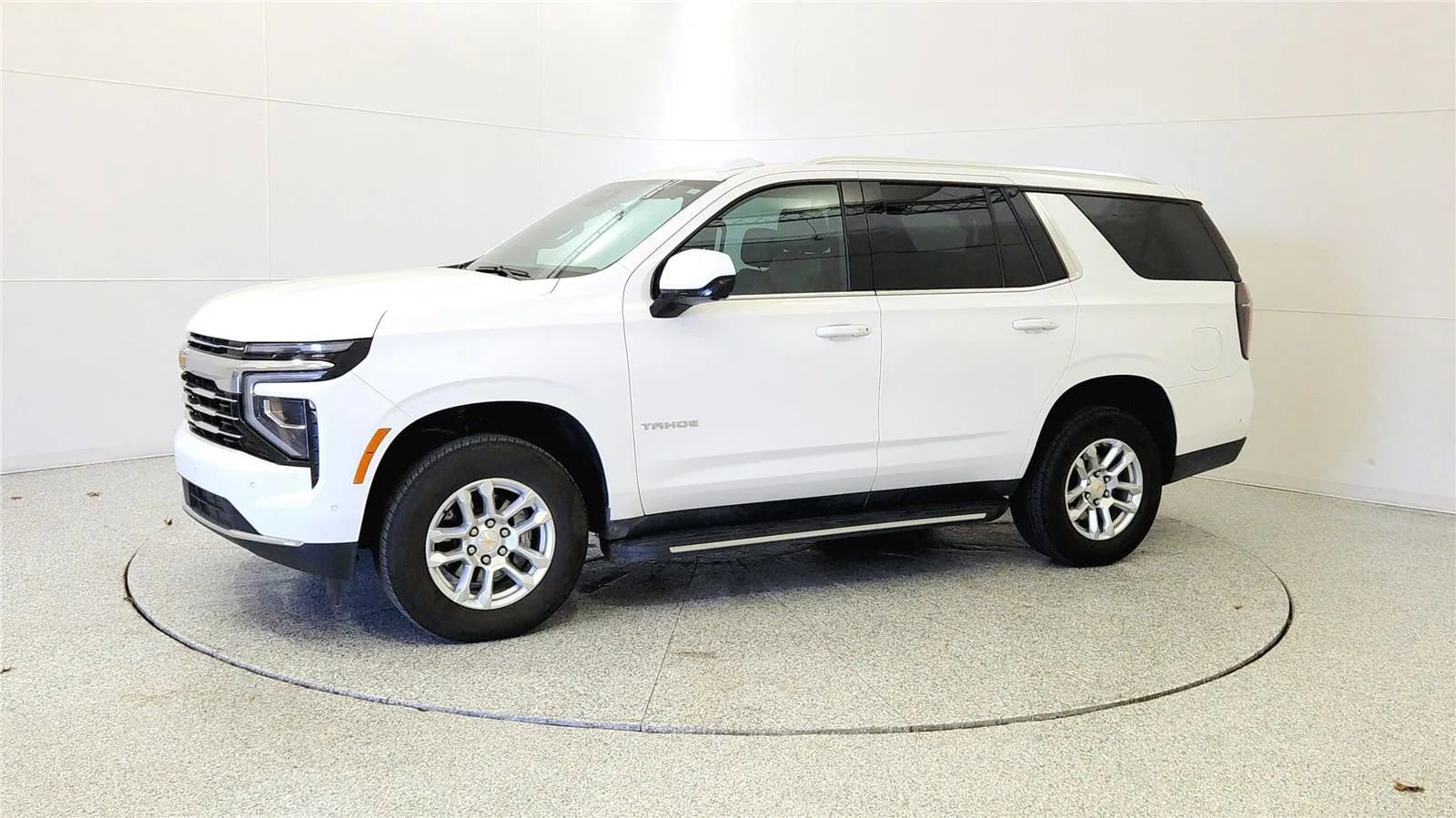 Used 2025 Chevrolet Tahoe LT AWD/4WD image 4