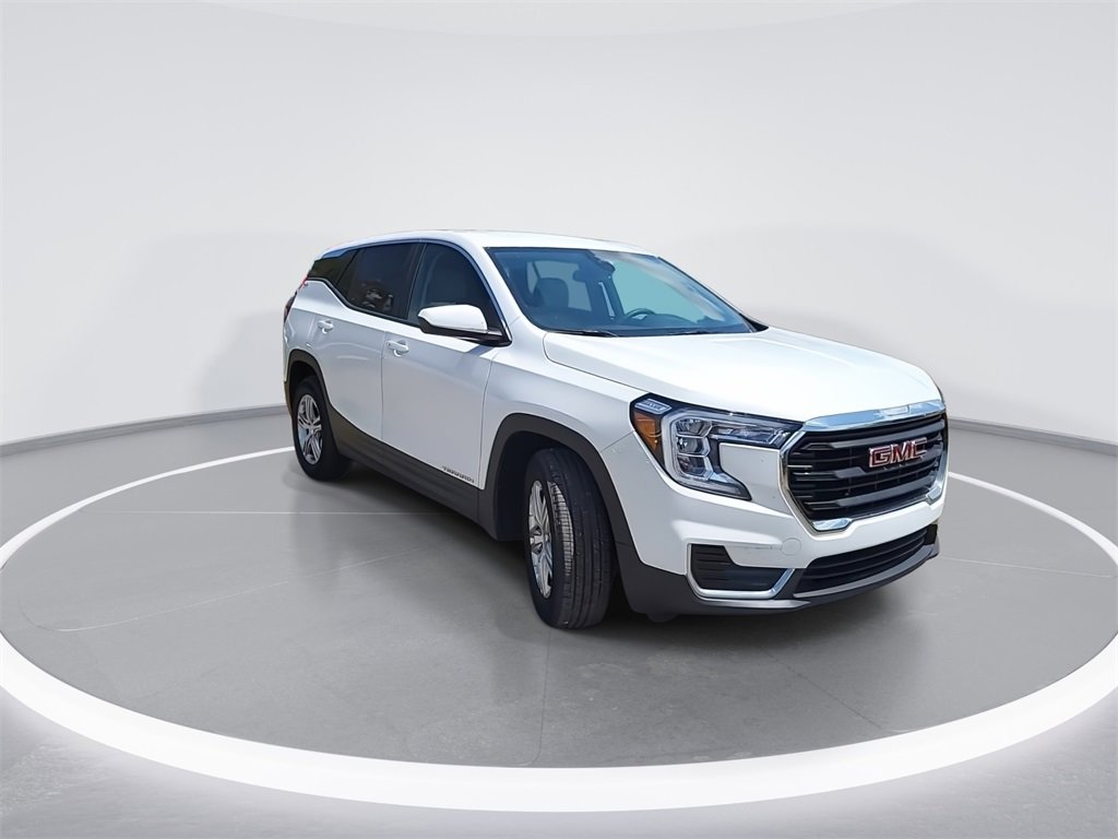 Used 2024 GMC Terrain SLE image 2