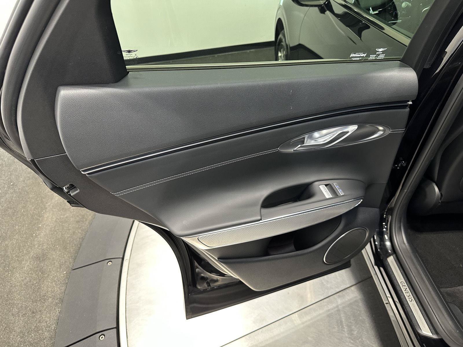 Used 2024 Genesis GV70 3.5T Sport AWD/4WD image 28