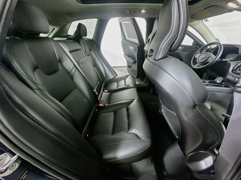 Used 2023 Volvo XC60 B5 Core AWD/4WD image 11