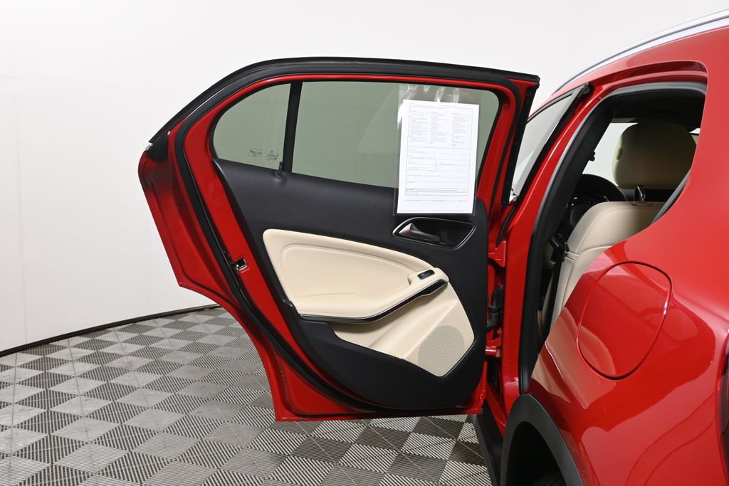 Used 2019 Mercedes-Benz GLA 250 4MATIC image 32