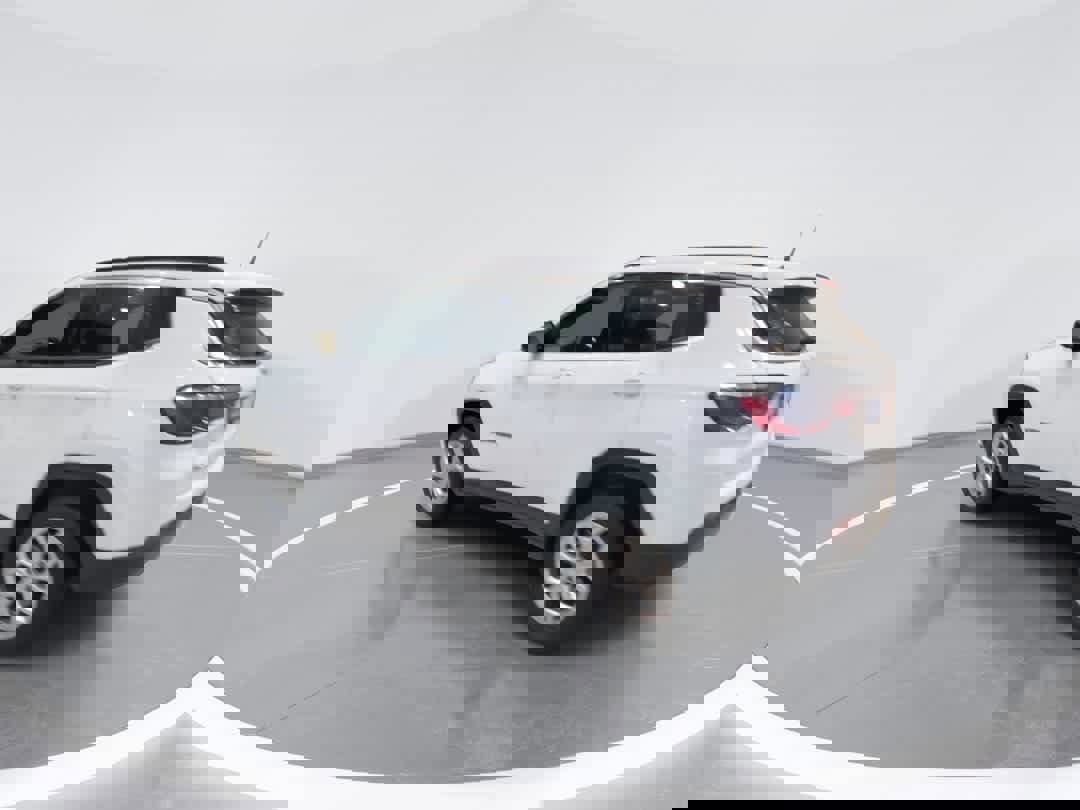 Used 2024 Jeep Compass Latitude image 6