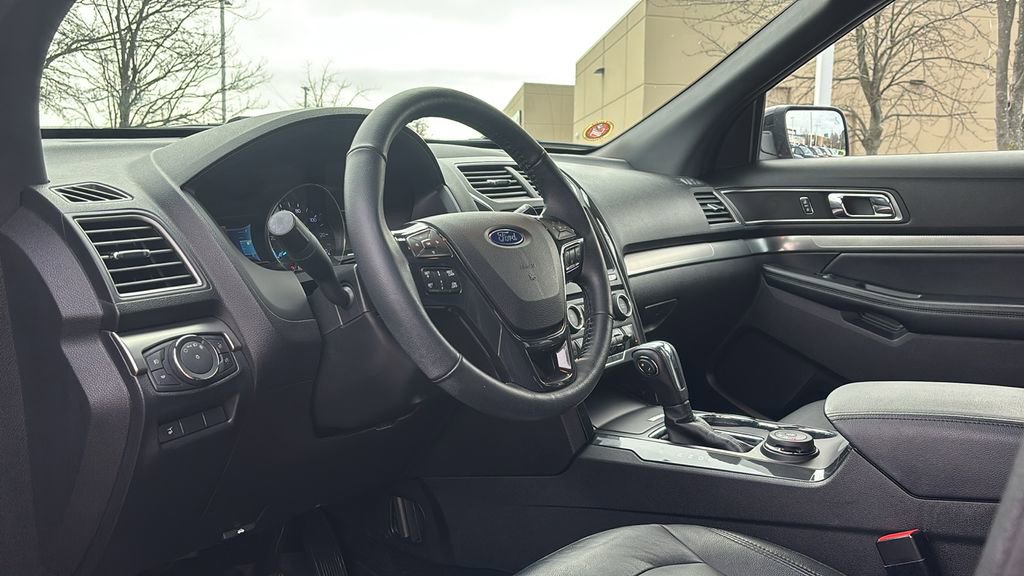 Used 2018 Ford Explorer XLT w/ Equipment Group 202A image 26