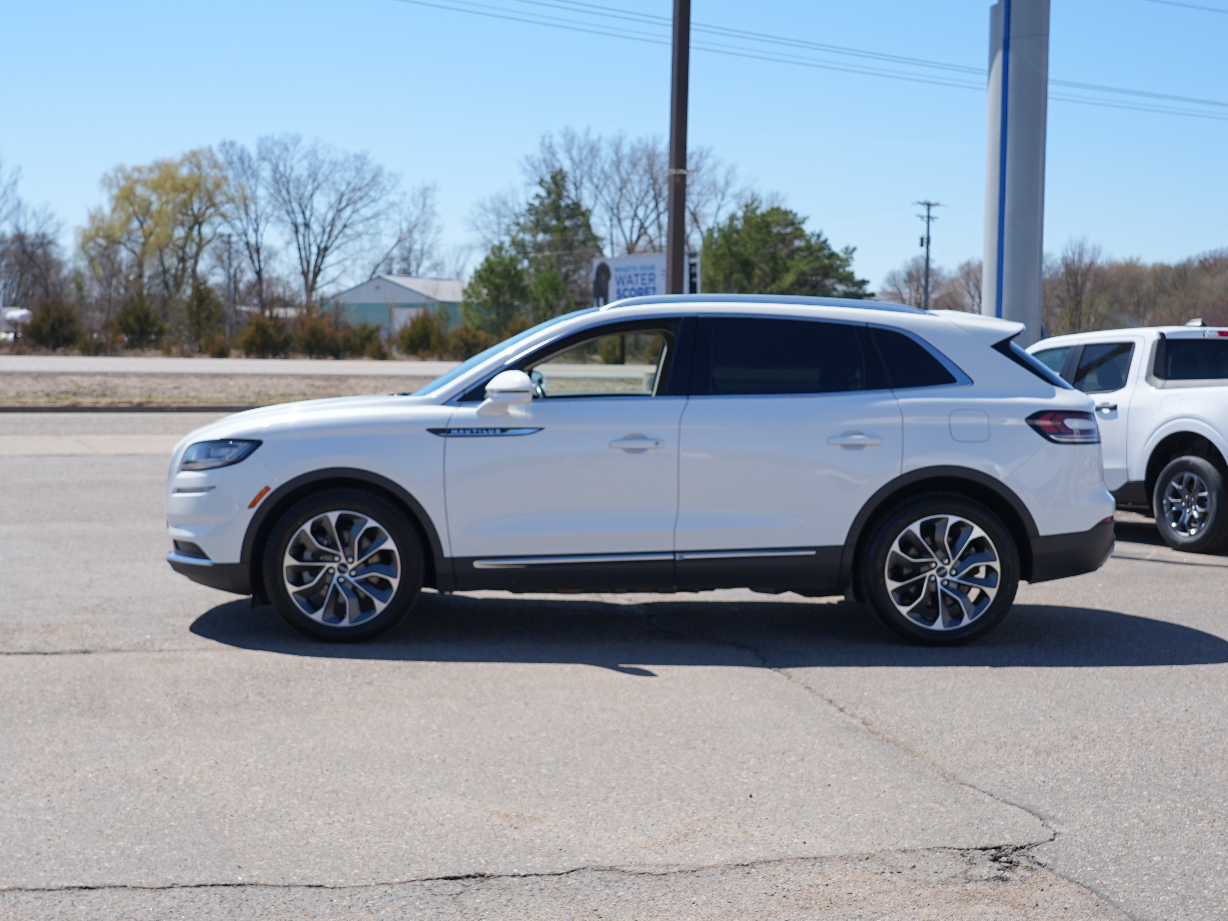 Used 2022 Lincoln Nautilus Reserve AWD/4WD image 7