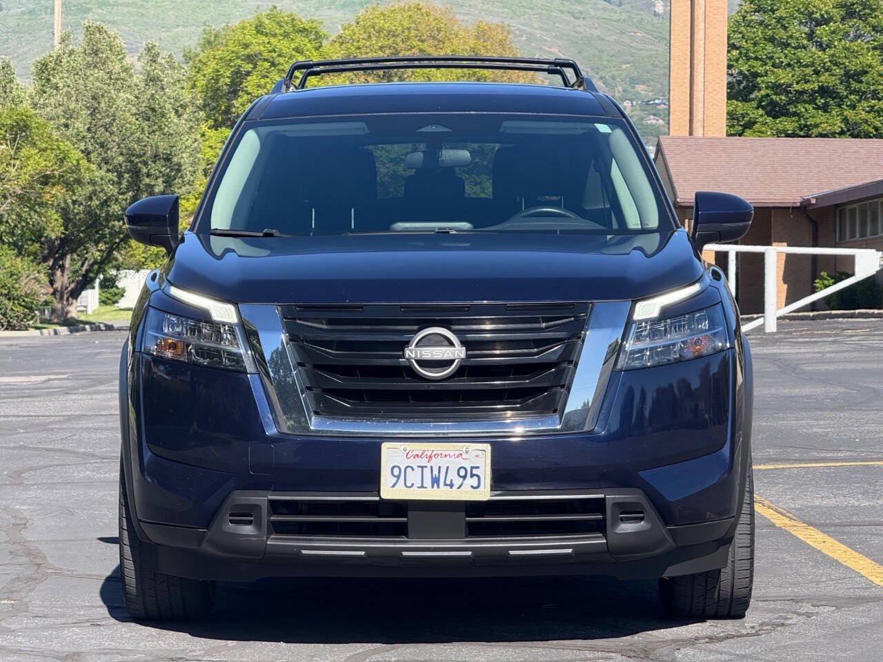 Used 2022 Nissan Pathfinder SV FWD image 2