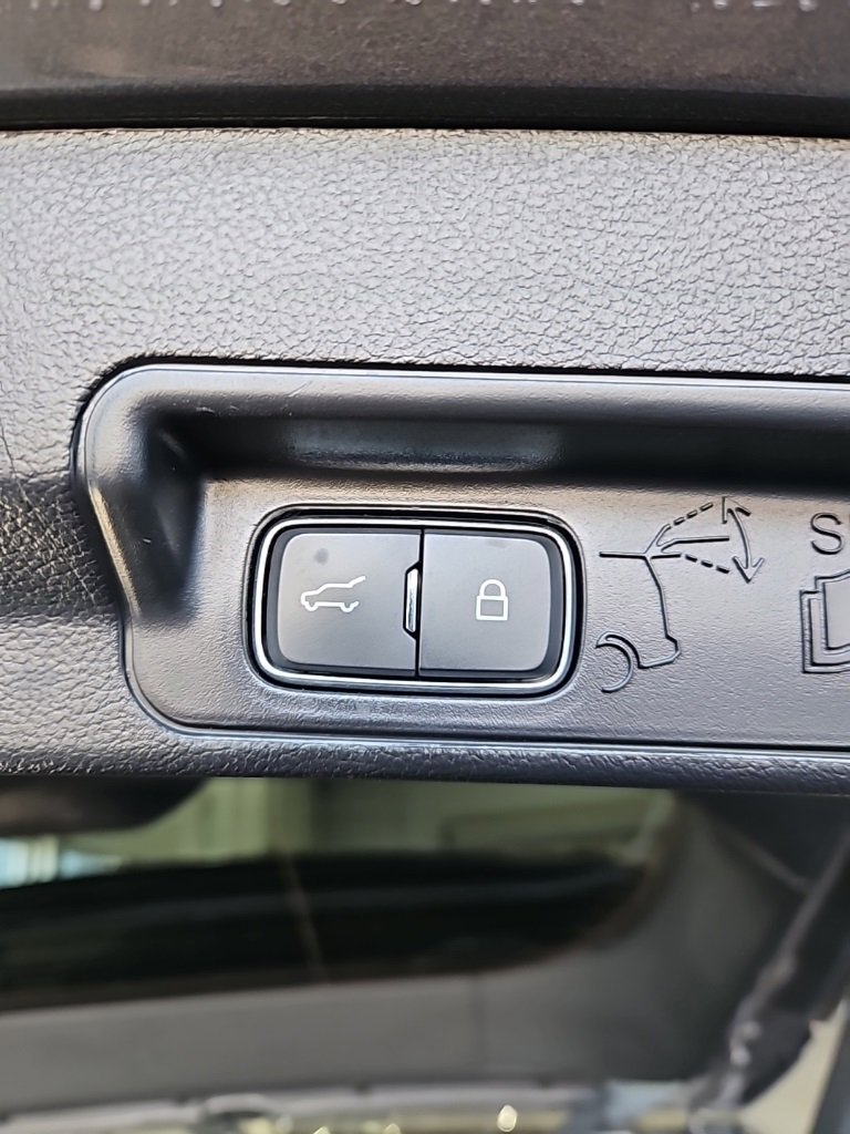 Used 2022 Ford Explorer XLT image 21