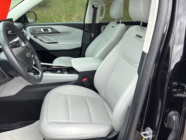 Used 2025 Ford Explorer Platinum w/ LUX Leather Package AWD/4WD image 11