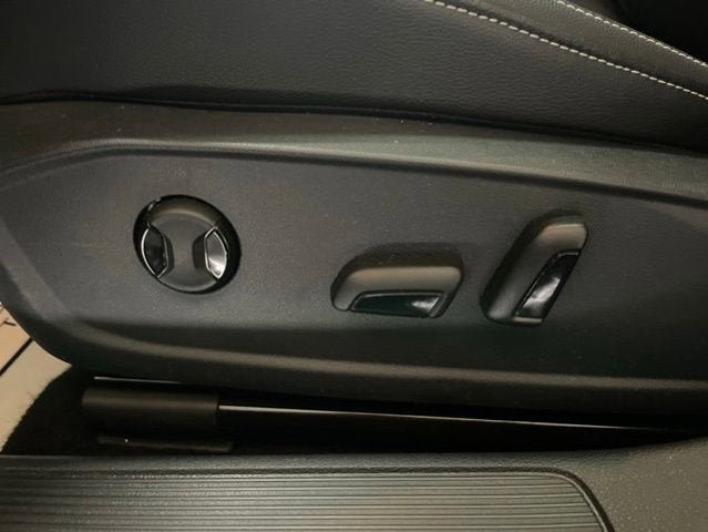 Certified 2023 Volkswagen Jetta SE w/ Panoramic Sunroof Package FWD image 14