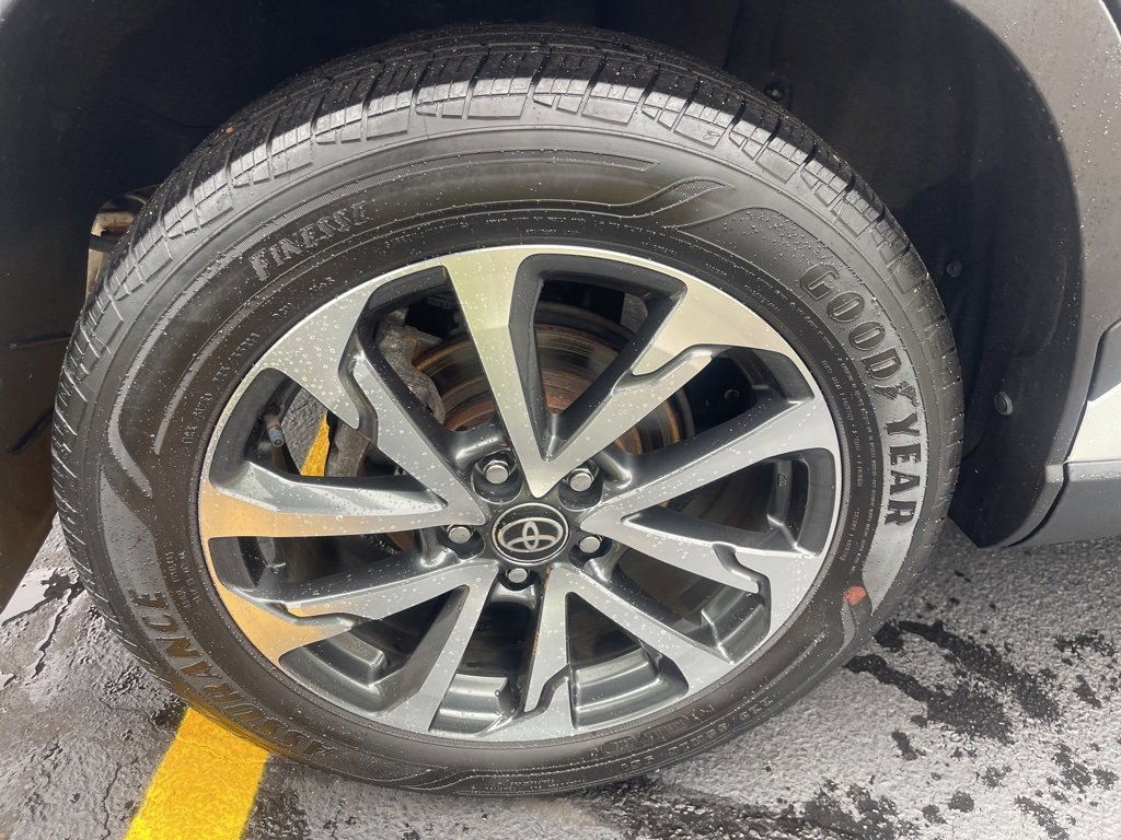 Used 2022 Toyota Corolla Cross XLE w/ Convenience Package image 27