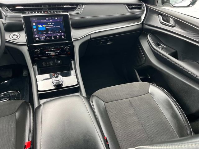 Used 2024 Jeep Grand Cherokee Altitude image 4